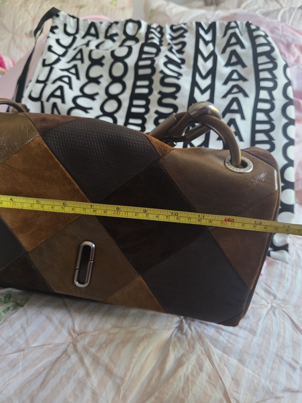 Marc Jacobs Patchwork Diamond-Panel Shoulder Bag in Brown Tones - Picture 9 of 11